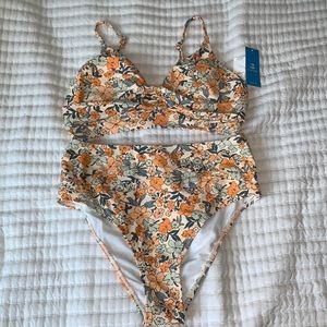 Cupshe Nikon with high waisted bottoms